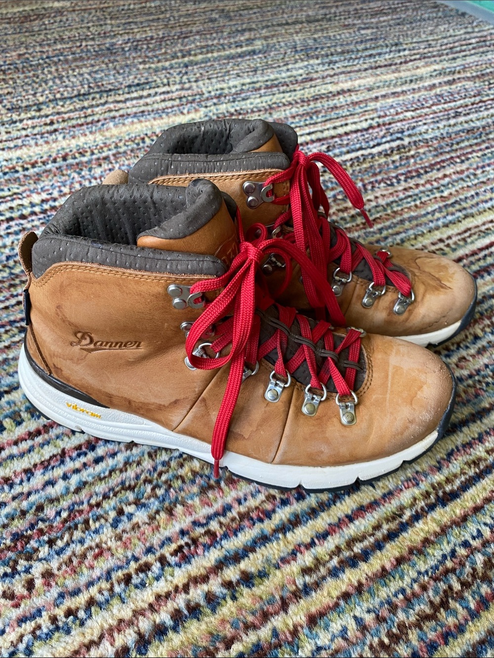 Danner Mountain 600 waterproof hiking boots women’s 9